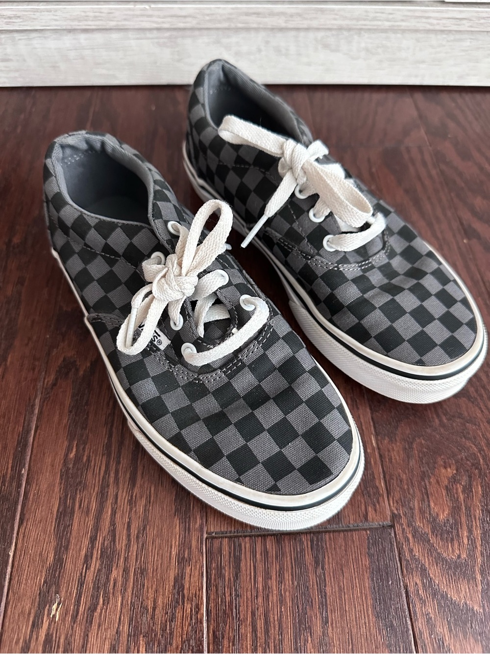 Vans Youth Size 2.5 Black & Grey Checkered Low Top Shoes
